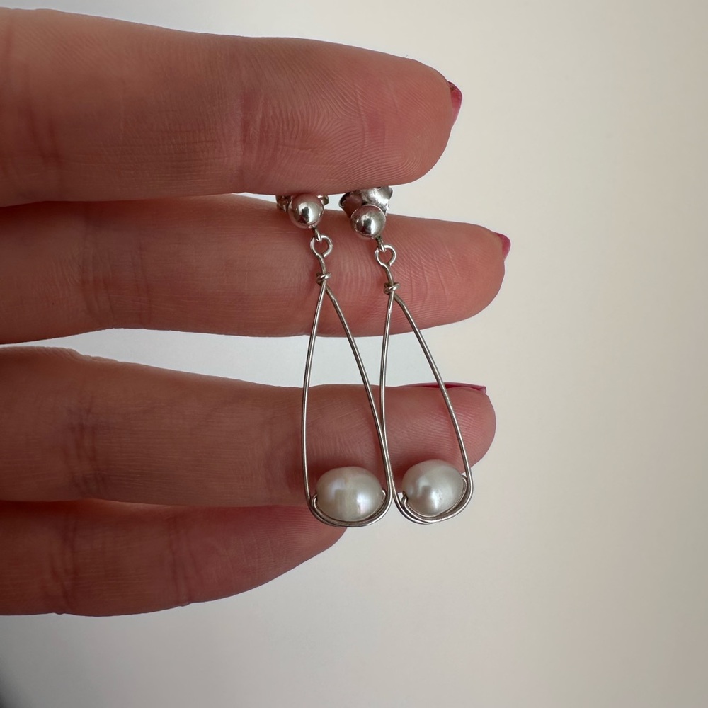 Pearl dangle earrings